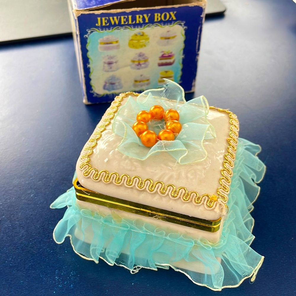 Vintage Jewelery Box